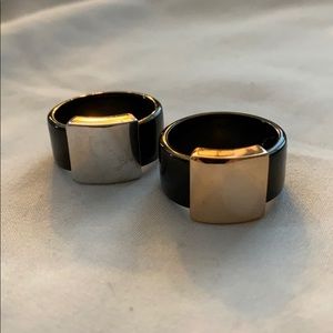 2 elegant acrylic dinner rings